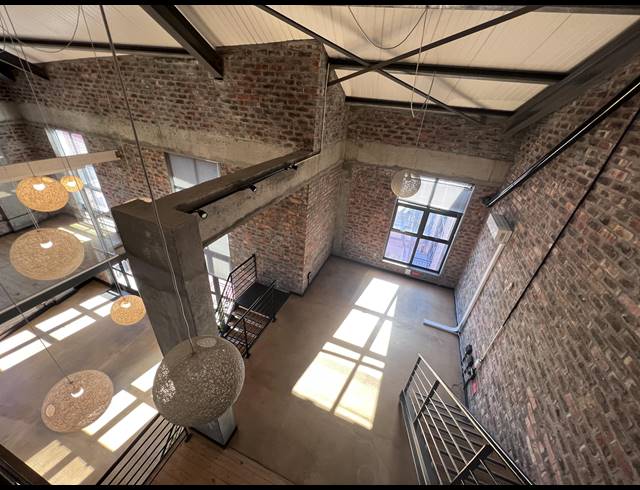 183M² OFFICE TO LET IN WOODSTOCK